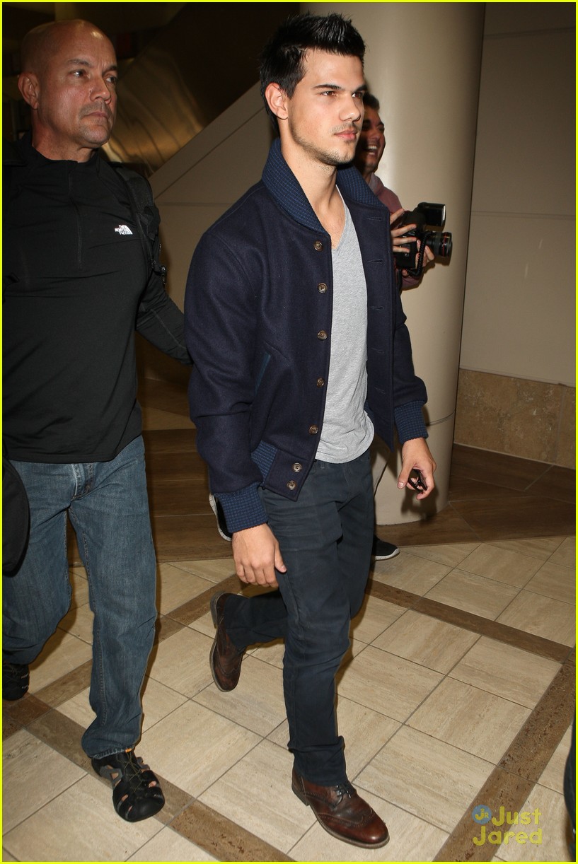 taylor lautner not stetch 05