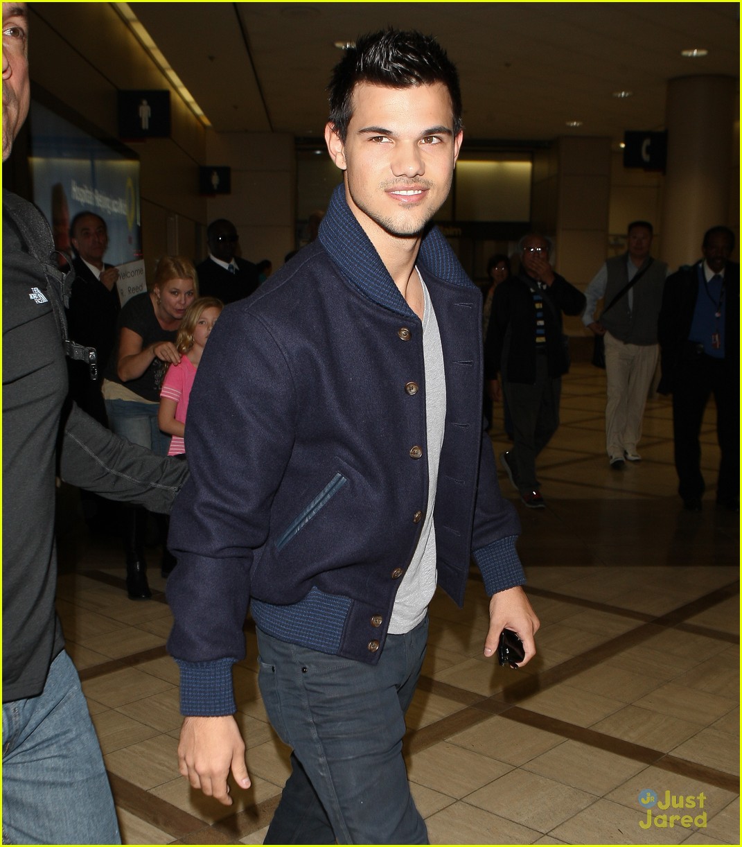 taylor lautner not stetch 07