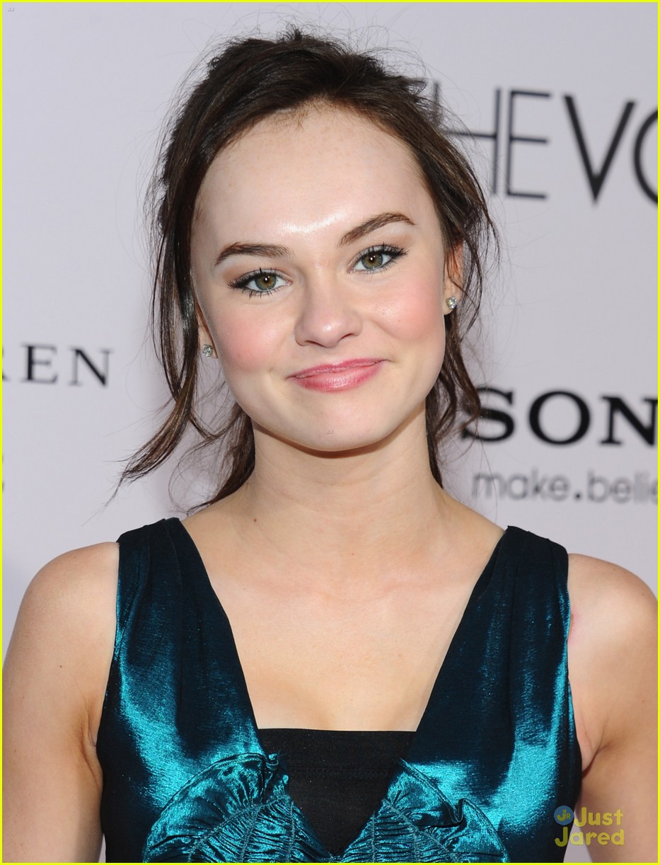 madeline carroll vow premiere 04
