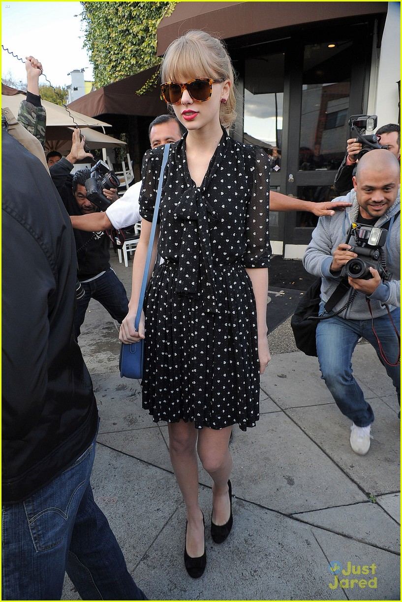 taylor swift toast lunch 12