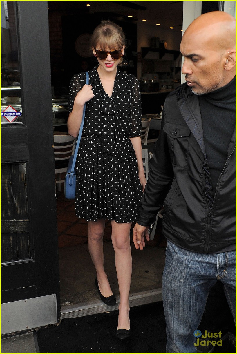 taylor swift toast lunch 13