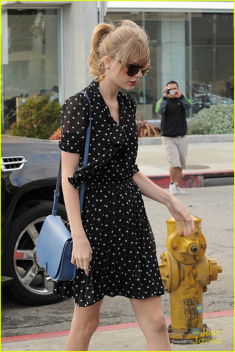 taylor swift toast lunch 15