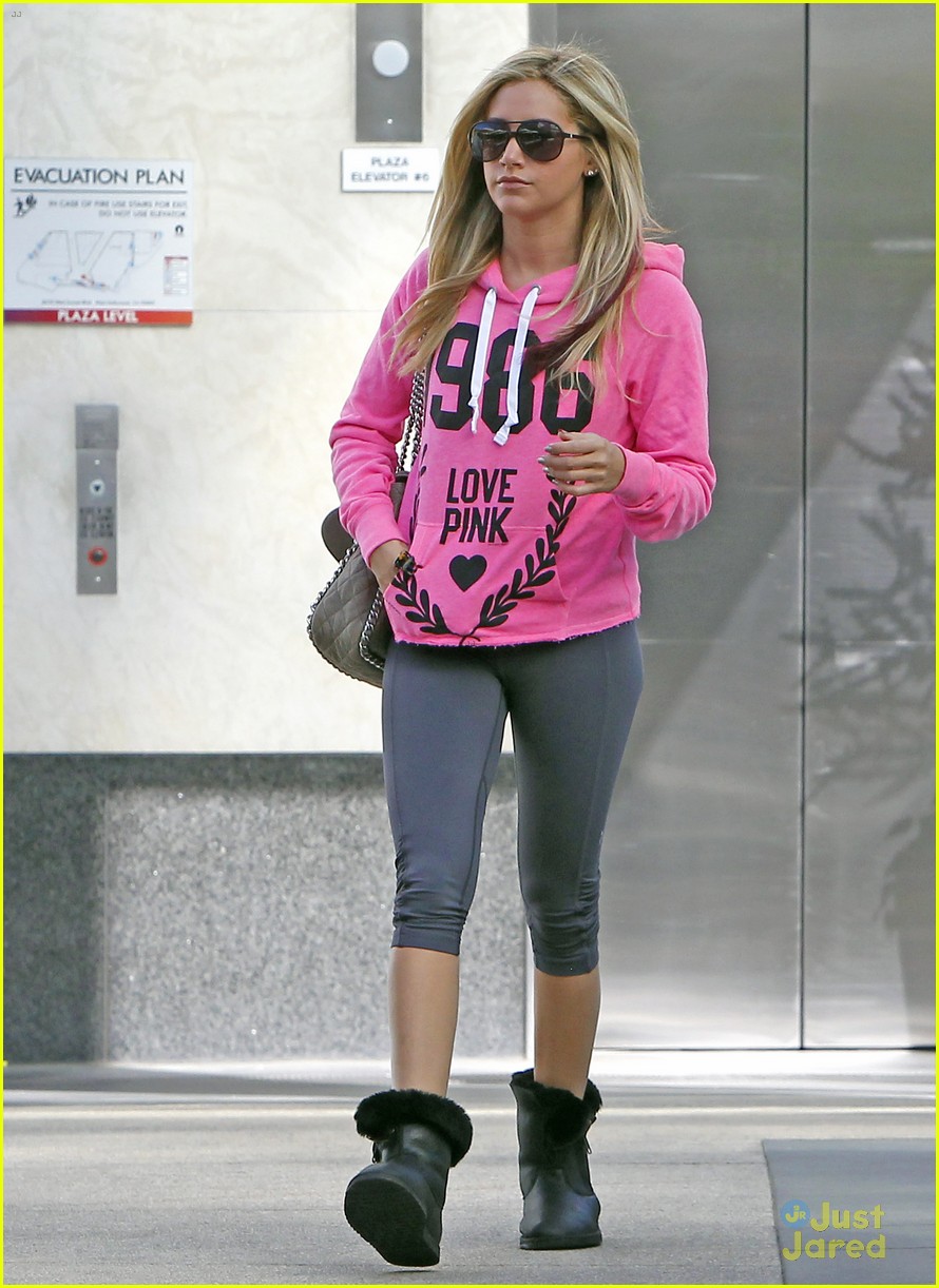 ashley tisdale lunch gal pal 02