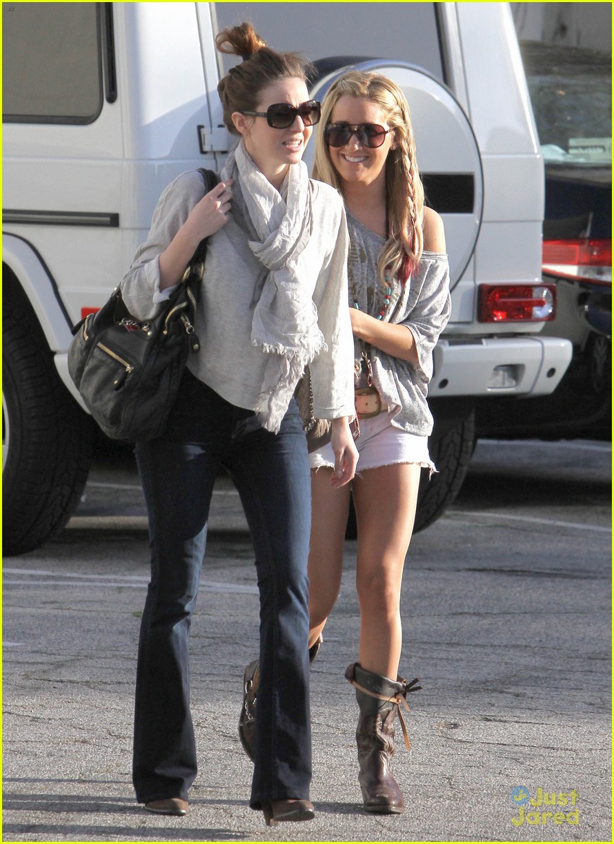 ashley tisdale lunch gal pal 03
