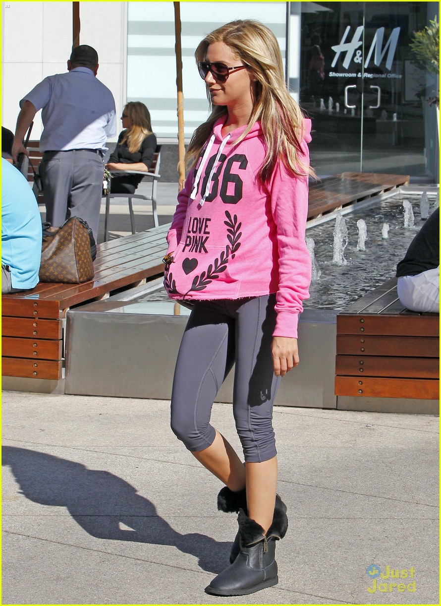 ashley tisdale lunch gal pal 04