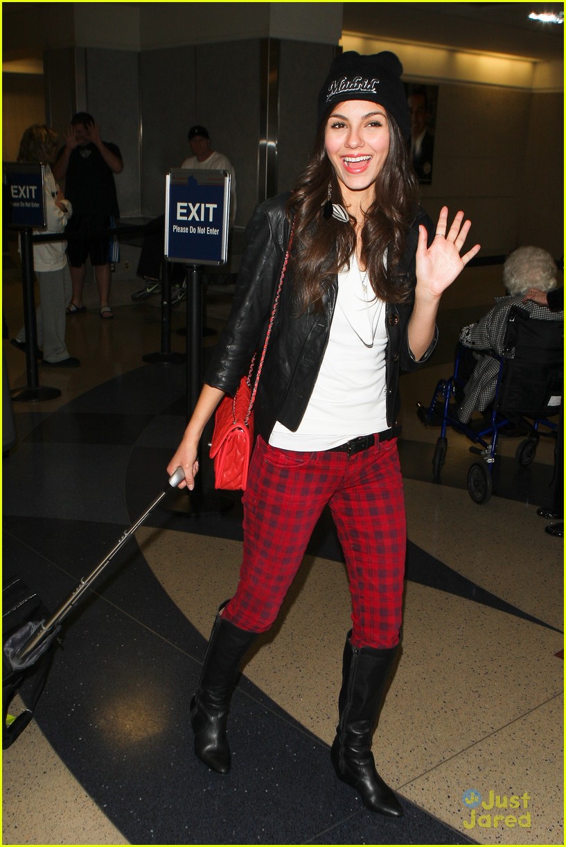victoria justice red plaid pants 02