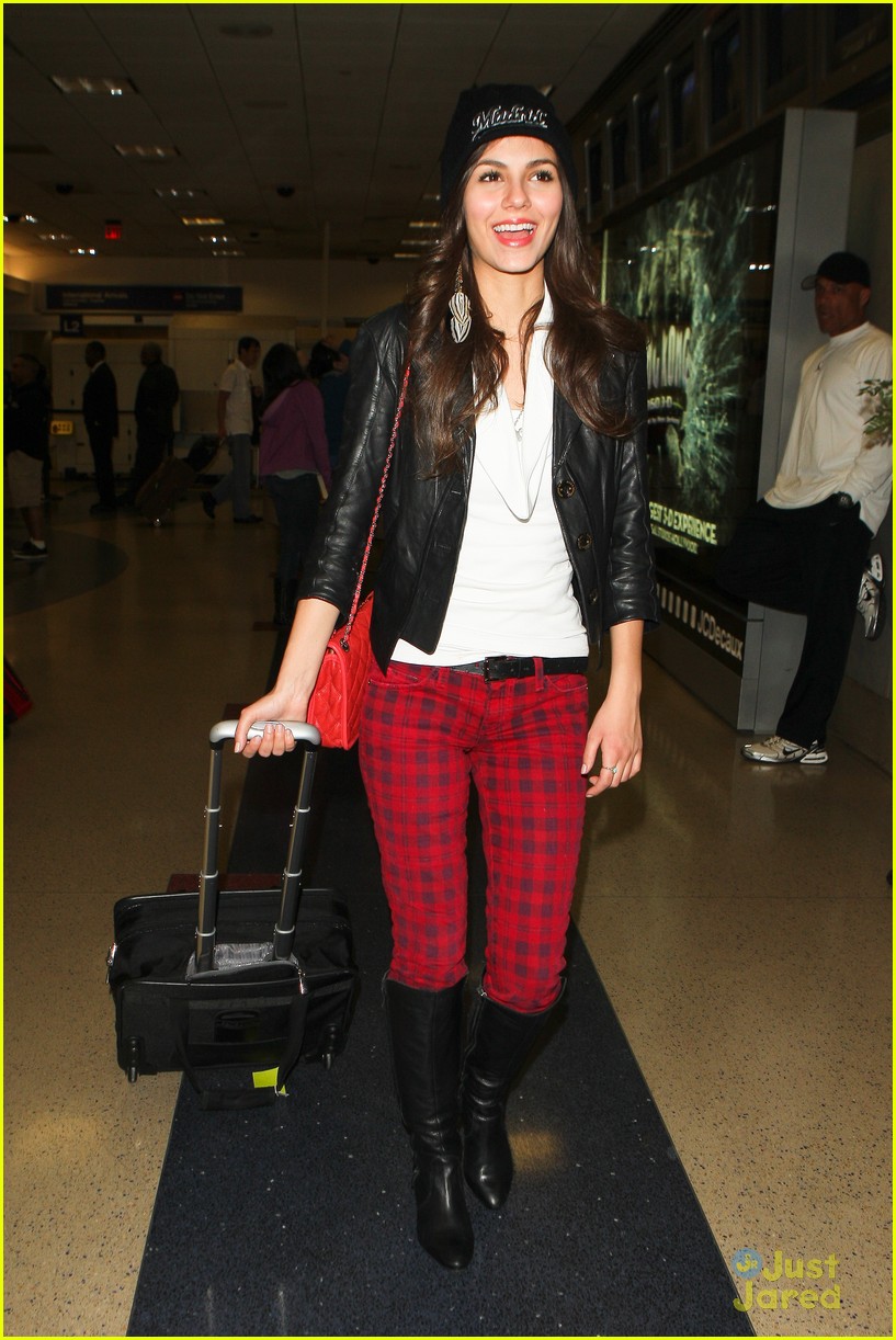 victoria justice red plaid pants 04