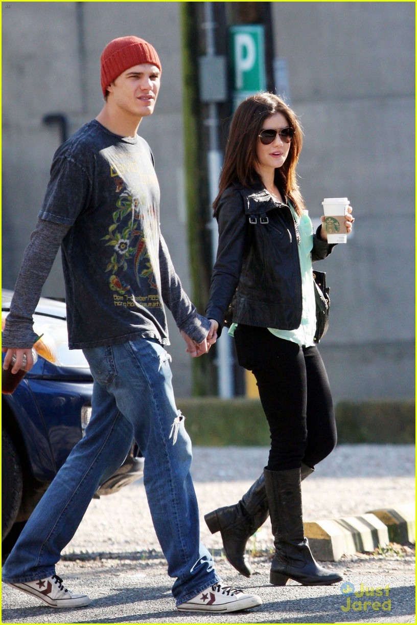 lucy hale holding hands with chris zylka 10