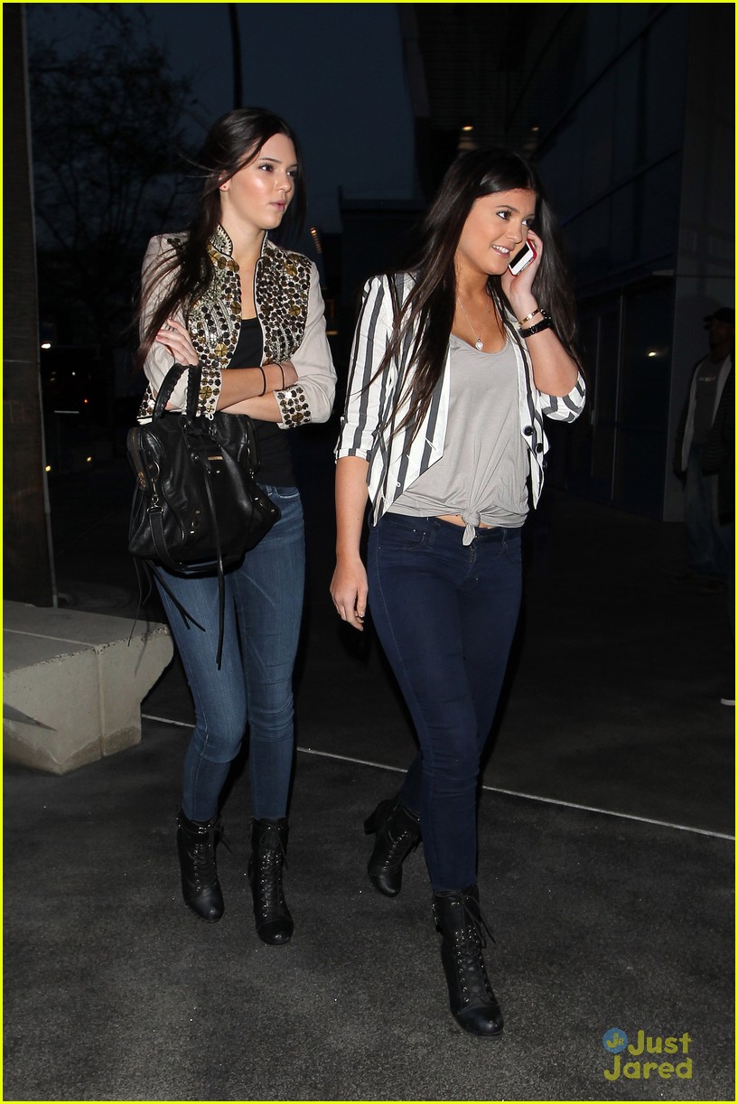 kendall kylie jenner lakers game 10