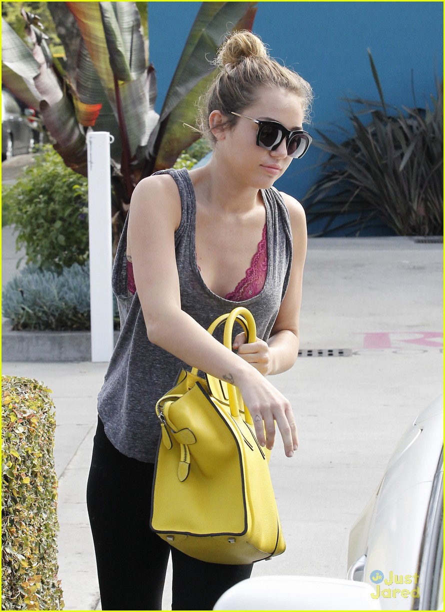 miley cyrus lacy pilates 04