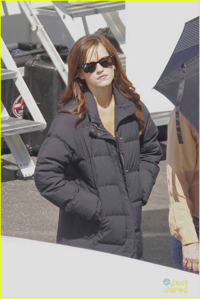 Emma Watson: Hide & Seek On Set: Photo 466084 | Emma Watson Pictures | Just  Jared Jr.