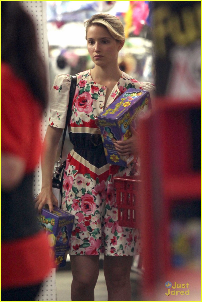 dianna agron party store 05