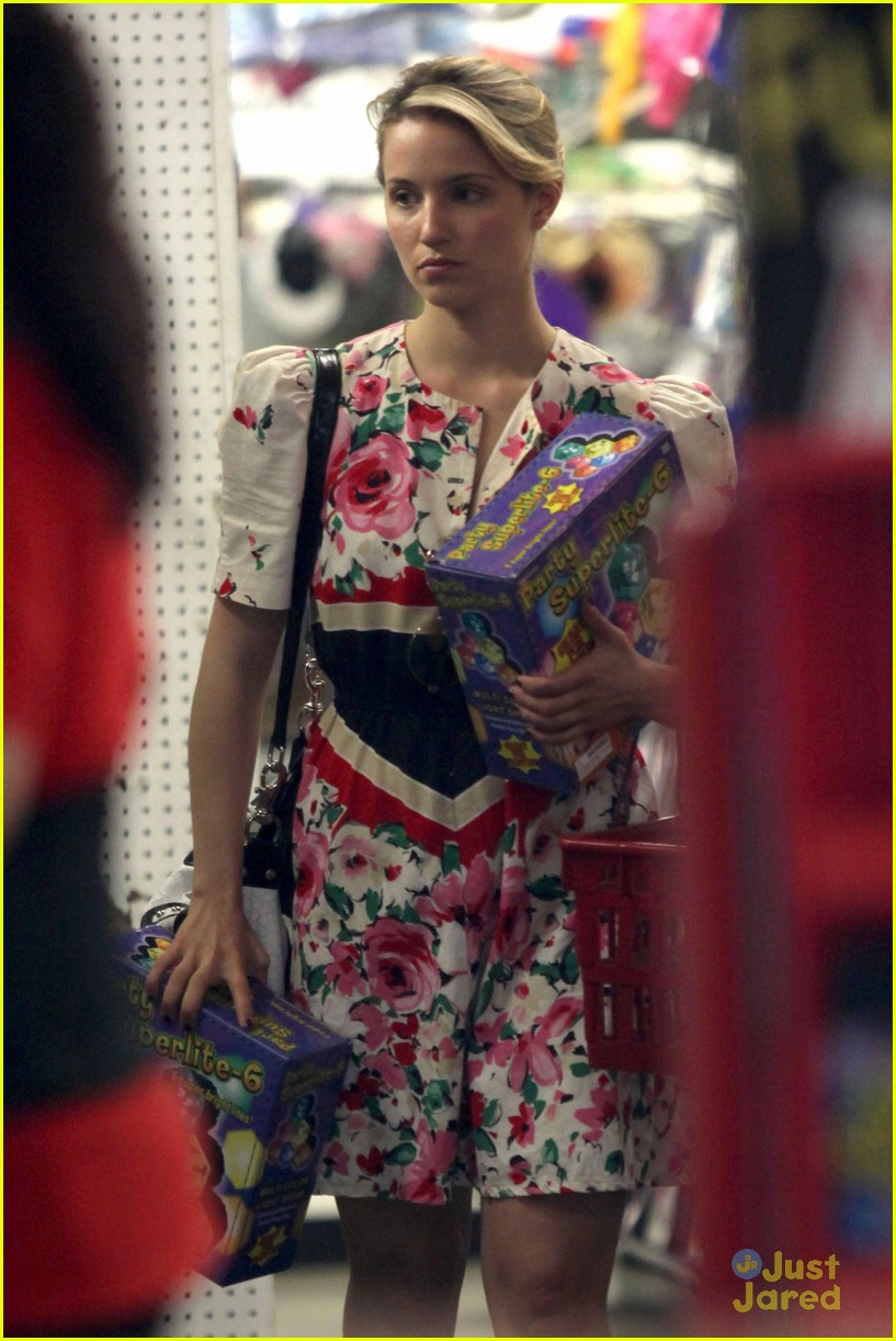 dianna agron party store 07