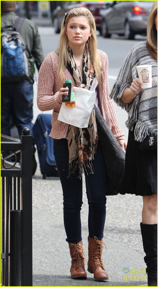 olivia holt lunch vancouver 02