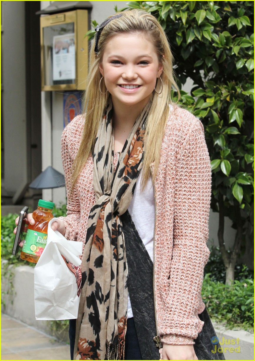 olivia holt lunch vancouver 05