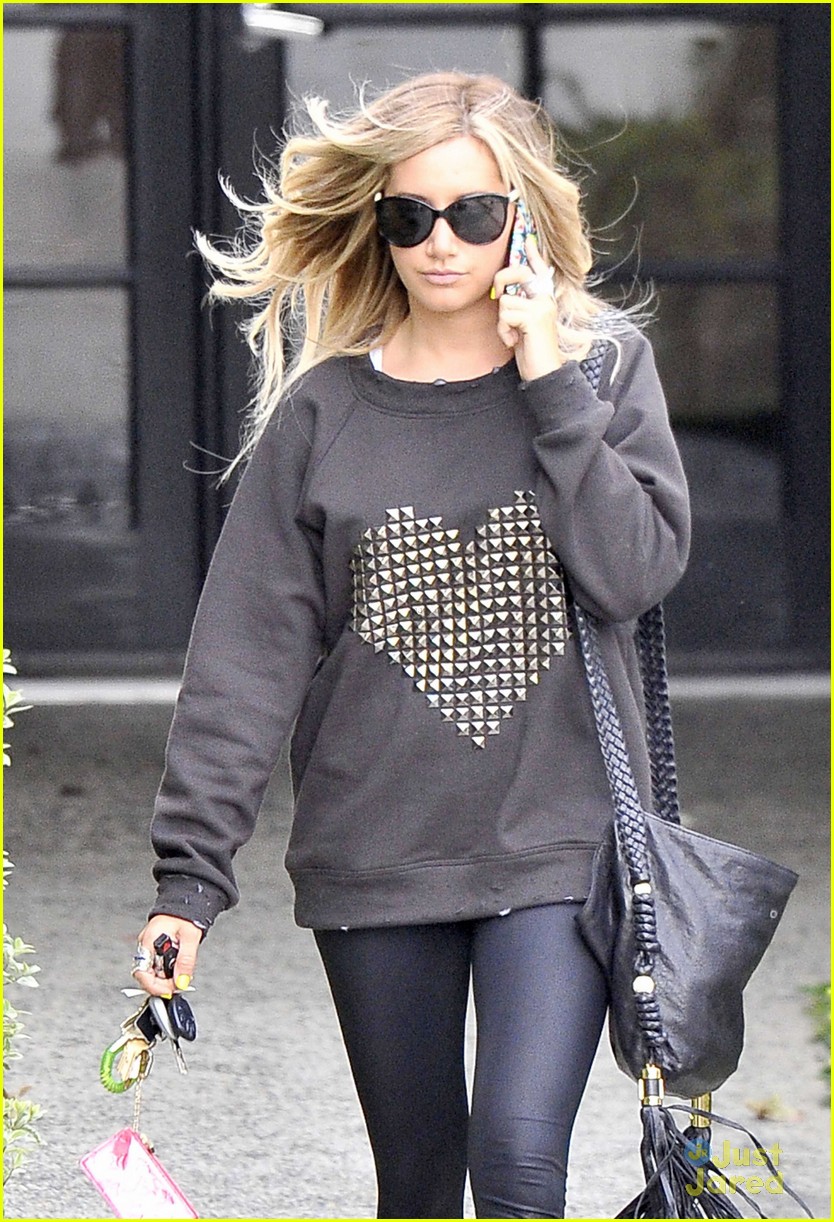 ashley tisdale heart sweater 03