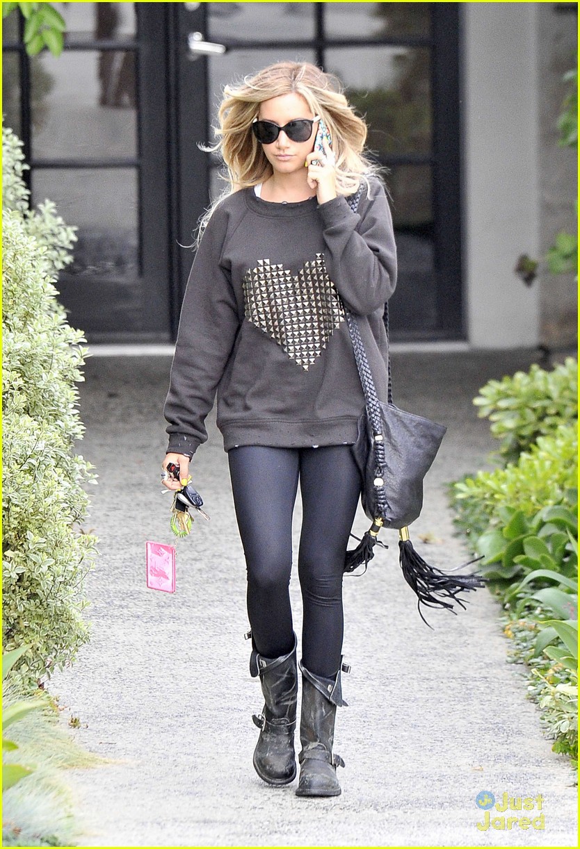 ashley tisdale heart sweater 04