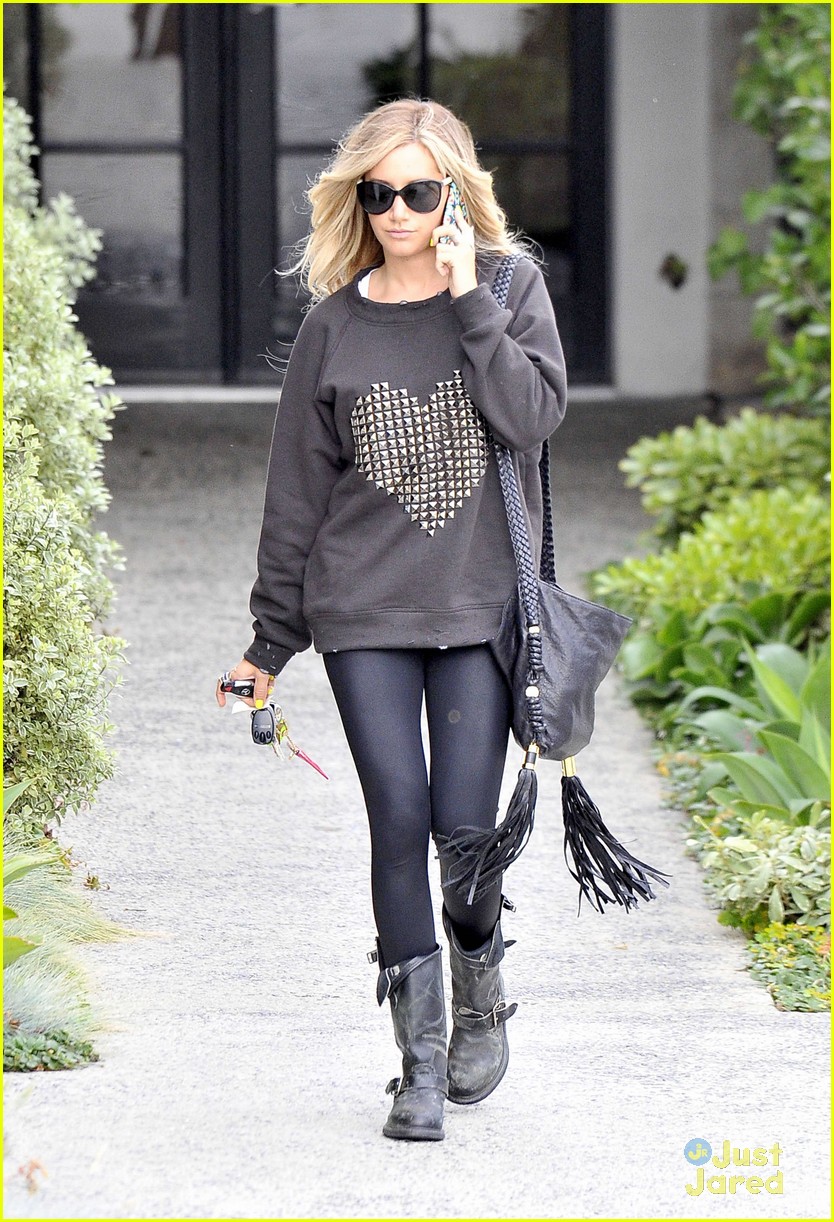 ashley tisdale heart sweater 07
