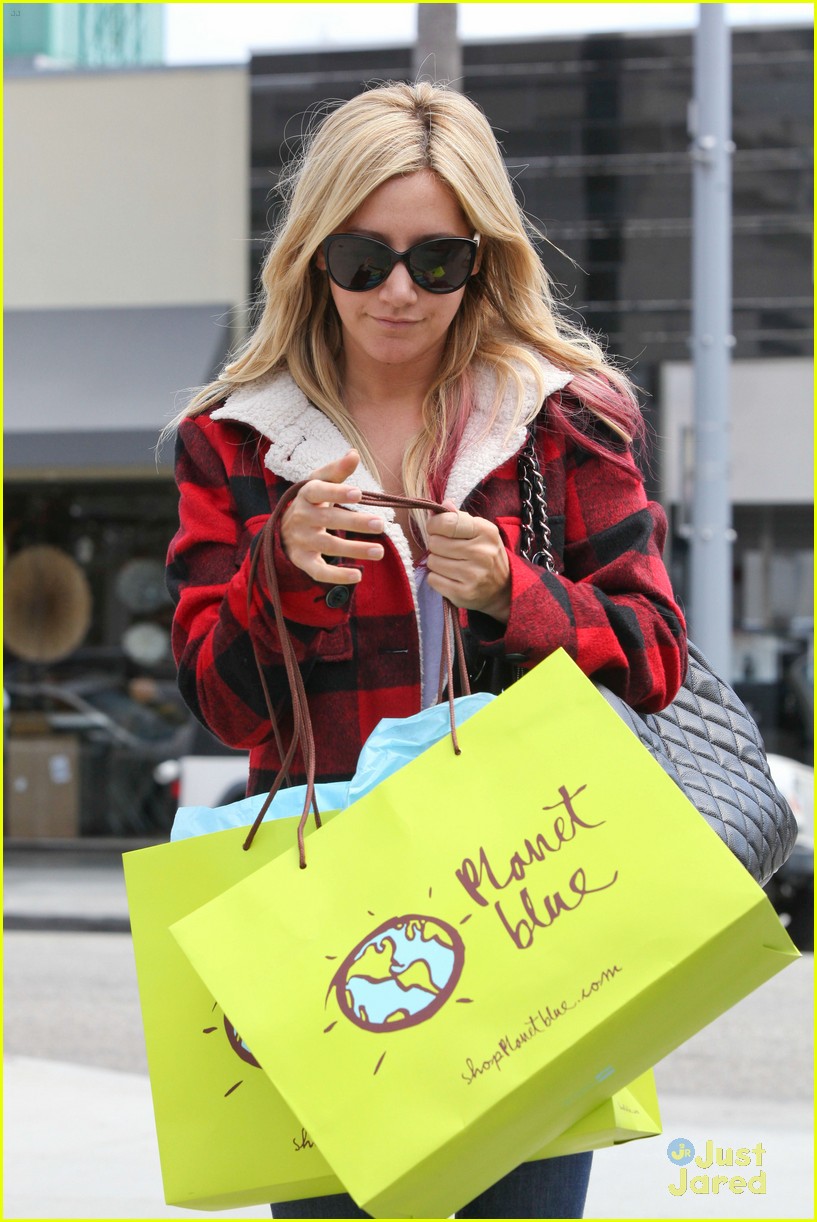 ashley tisdale in out planet blue 03