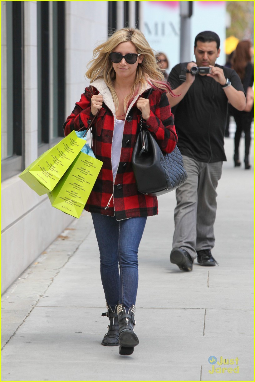 ashley tisdale in out planet blue 05