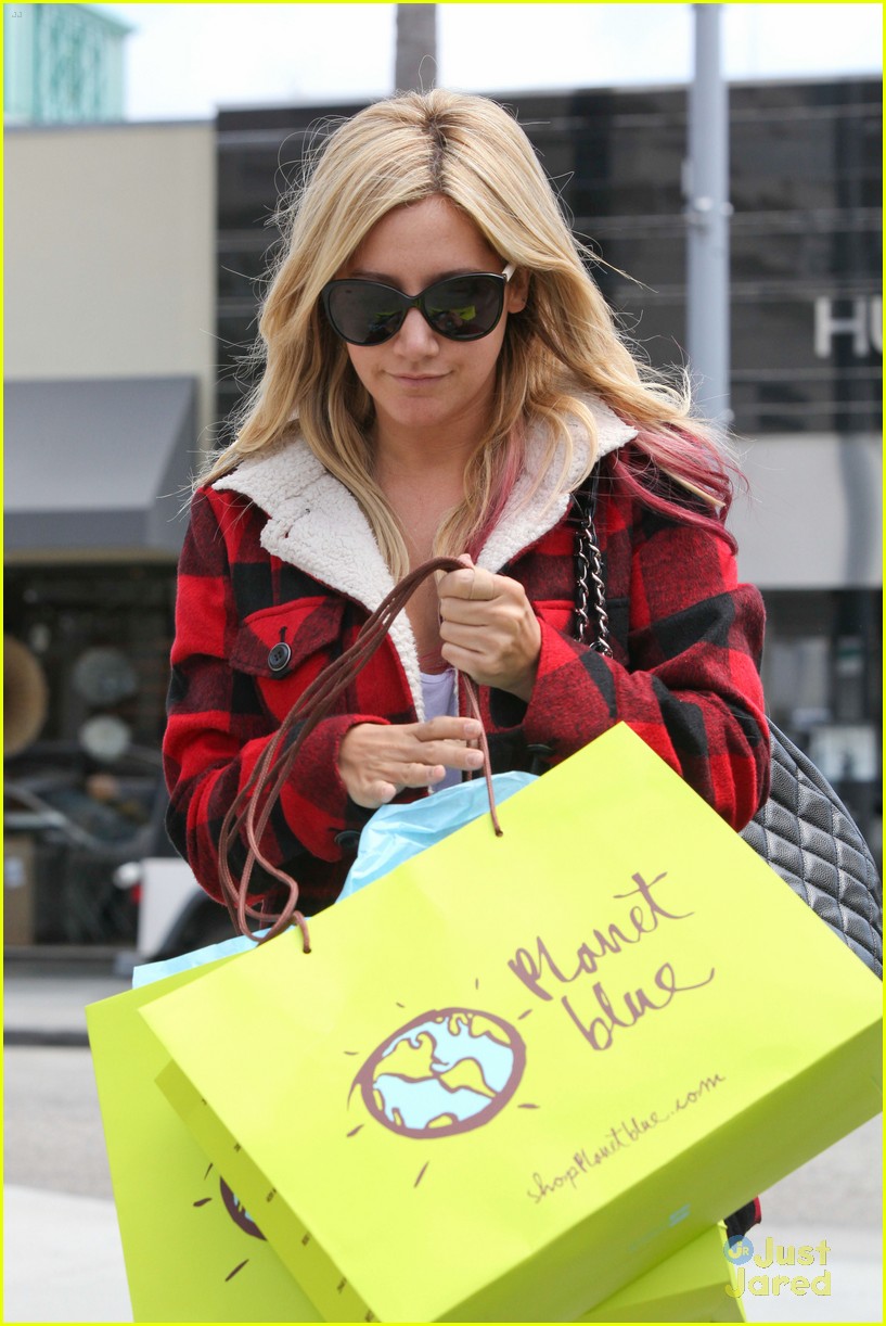 ashley tisdale in out planet blue 06