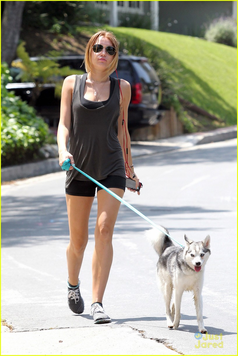 Miley Cyrus: Monday Pilates Session | Photo 470848 - Photo Gallery ...