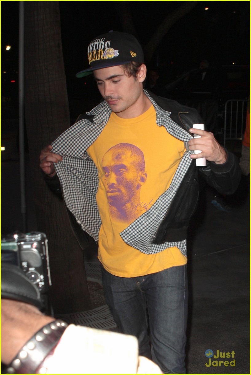 zac efron lakers game 04