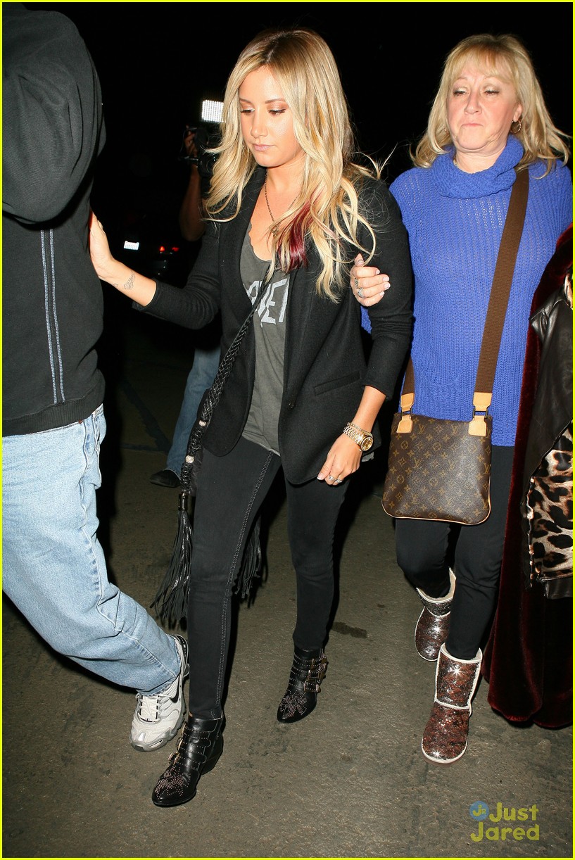 ashley tisdale coldplay concert 07