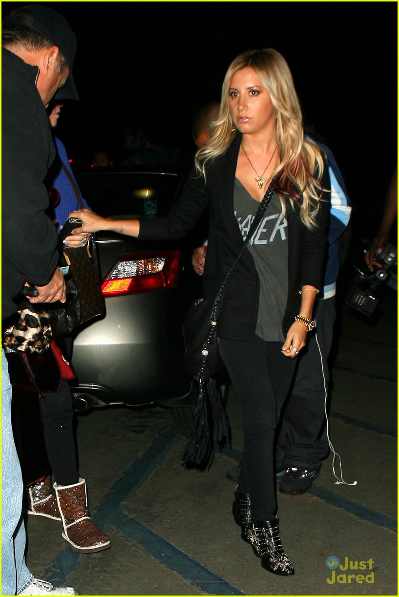 ashley tisdale coldplay concert 10