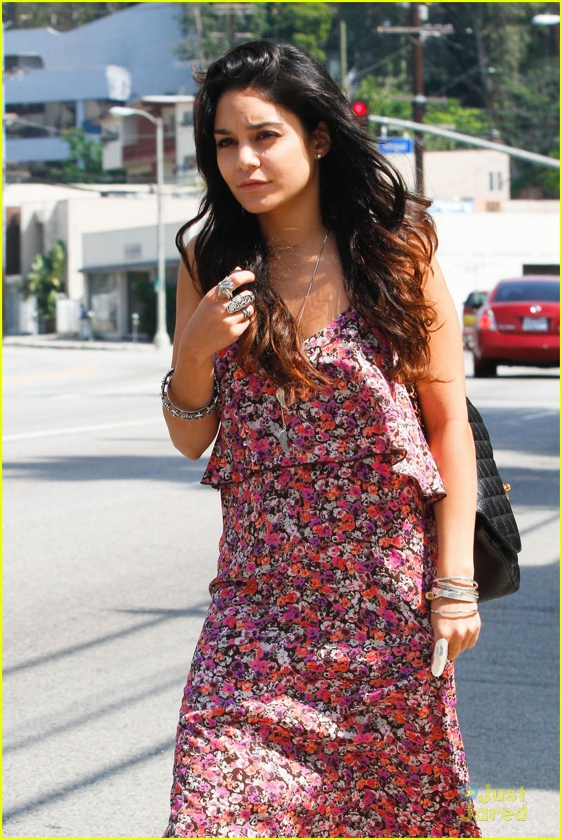 Vanessa & Stella Hudgens: Lunch with Mom Gina!: Photo 470825 | Stella  Hudgens, Vanessa Hudgens Pictures | Just Jared Jr.