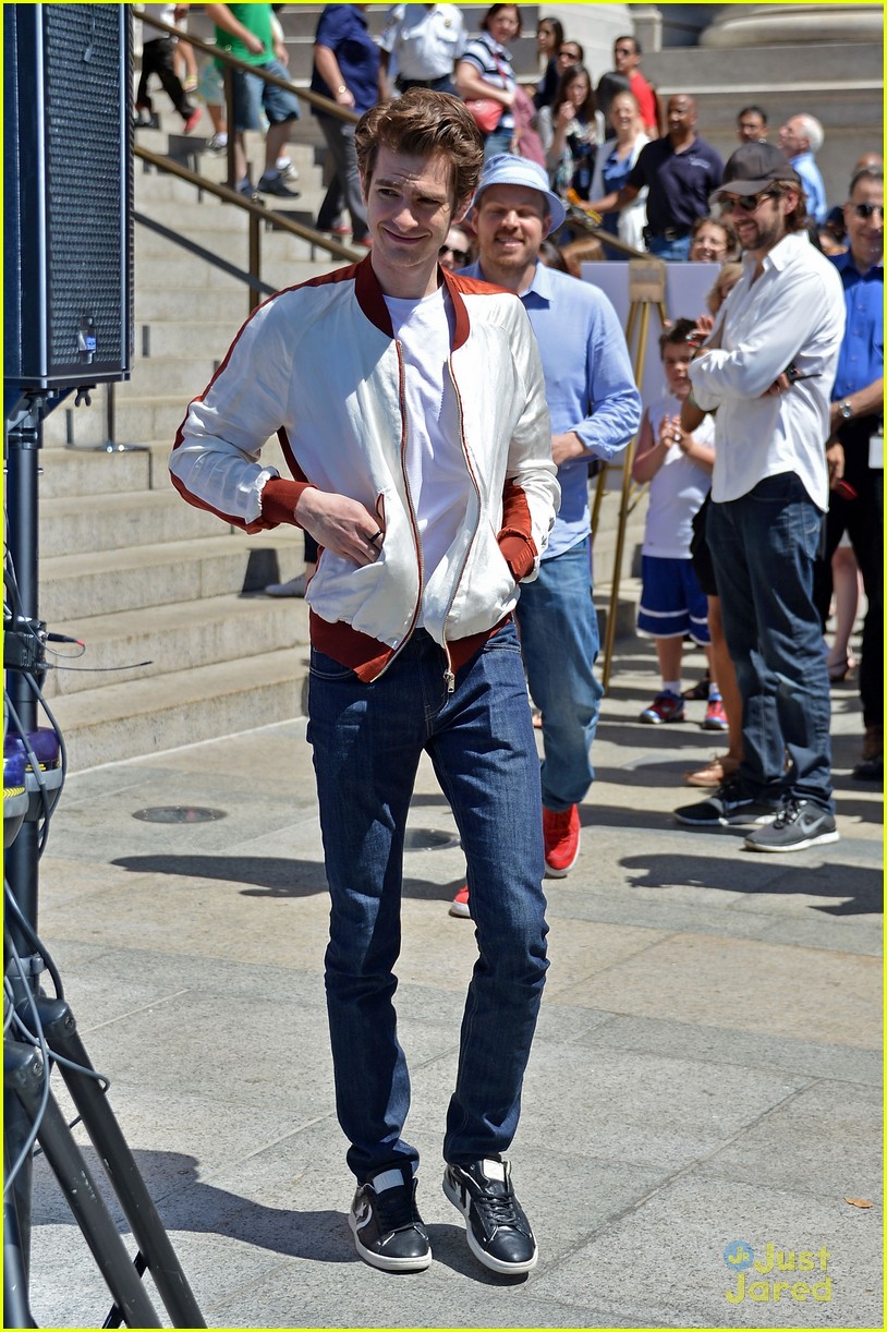 andrew garfield spider delivery 04