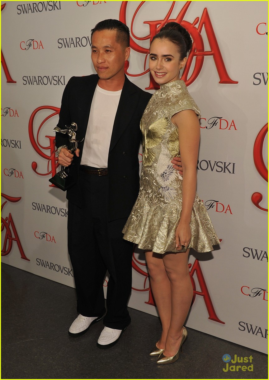 lily collins cfda awards 17