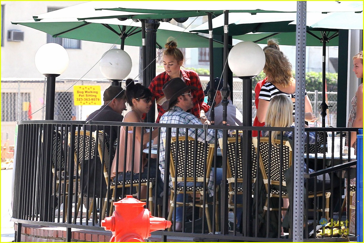 miley cyrus patys lunch 02