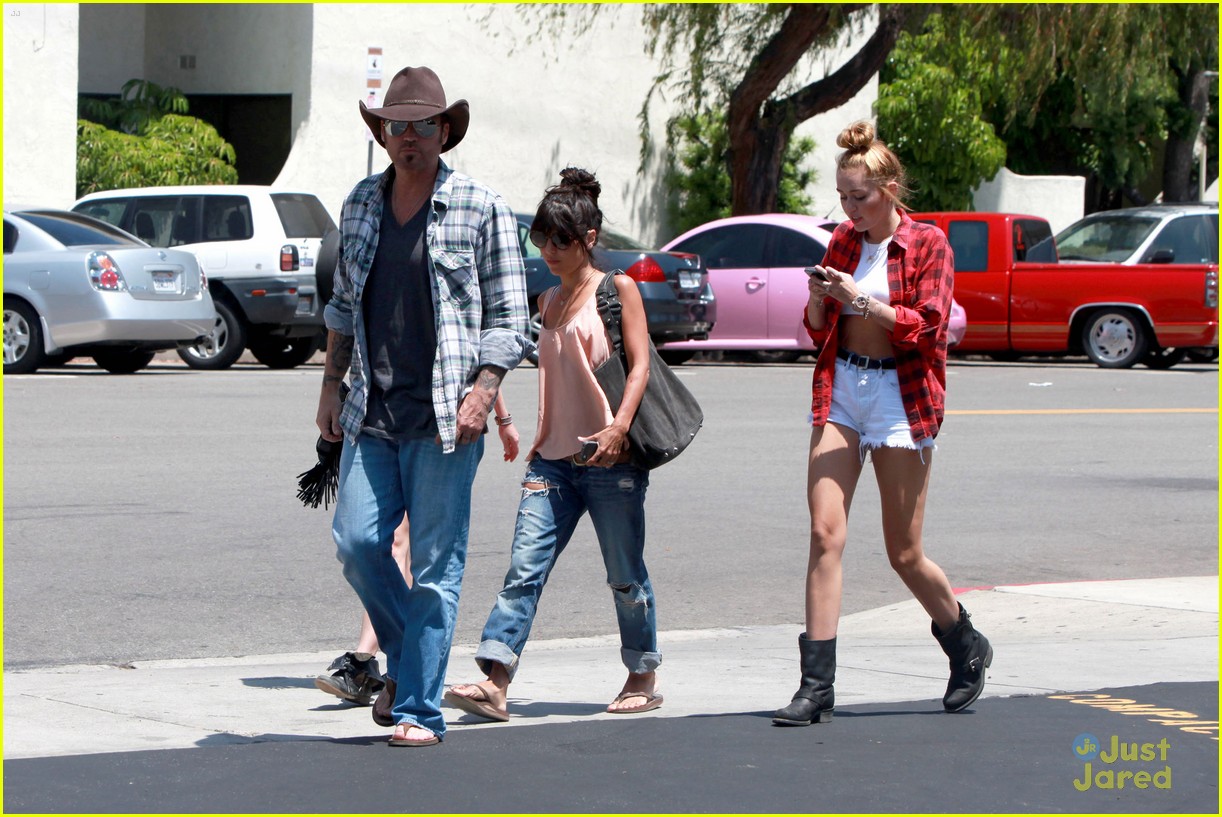 miley cyrus patys lunch 04