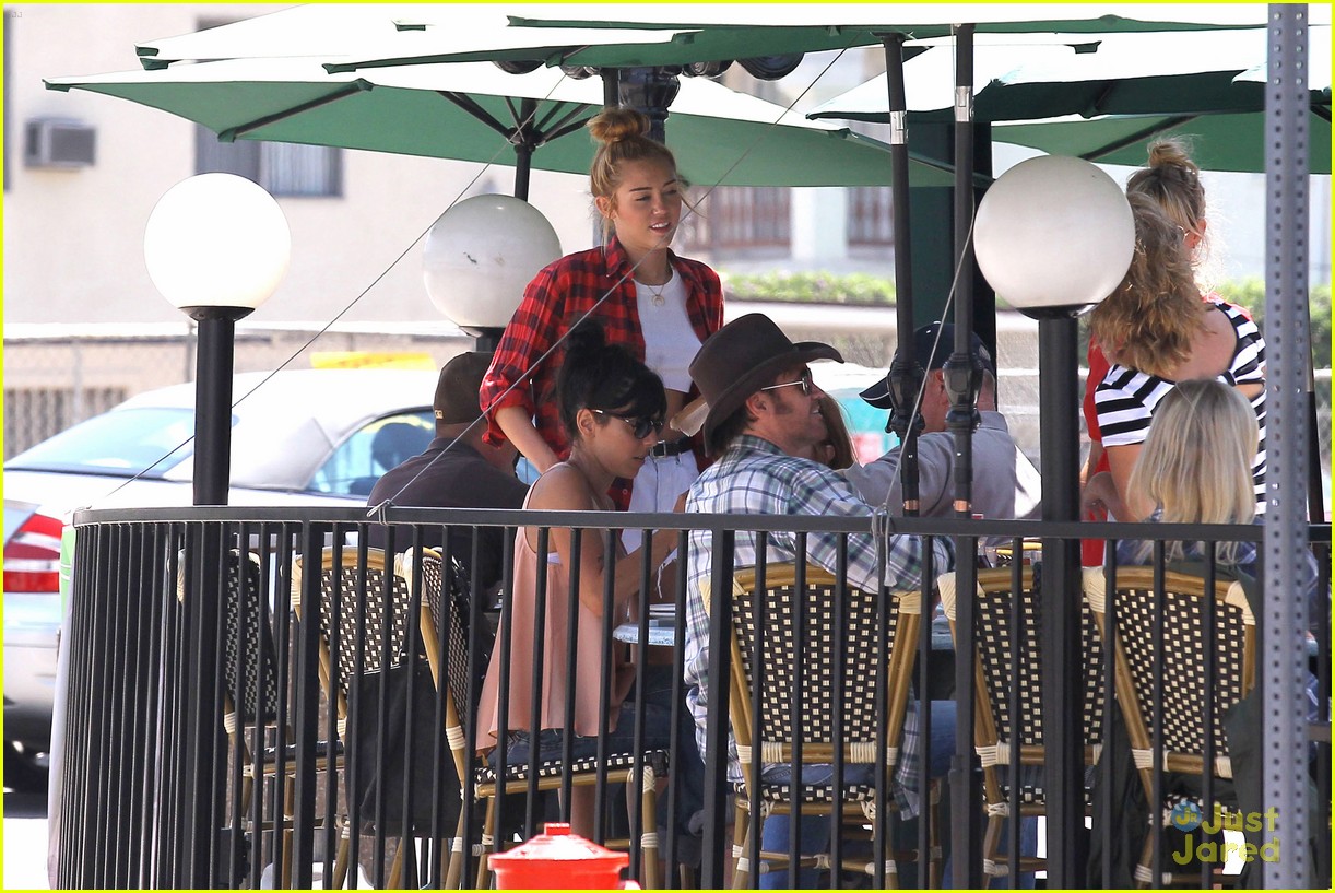 miley cyrus patys lunch 11