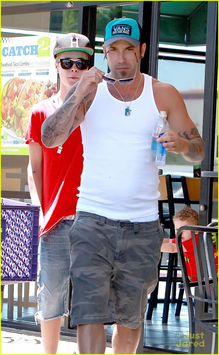justin bieber mexican lunch 05