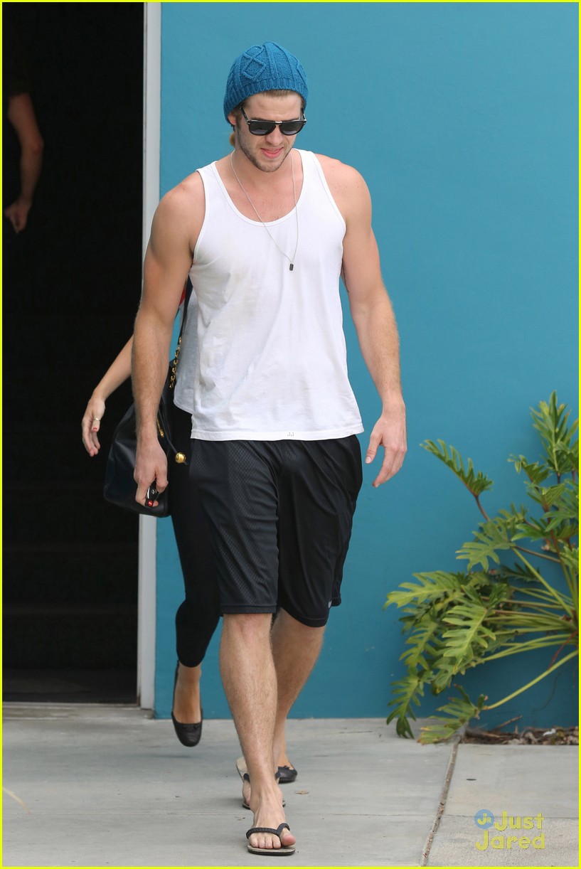 Miley Cyrus & Liam Hemsworth: Pilates Pair | Photo 481820 - Photo ...