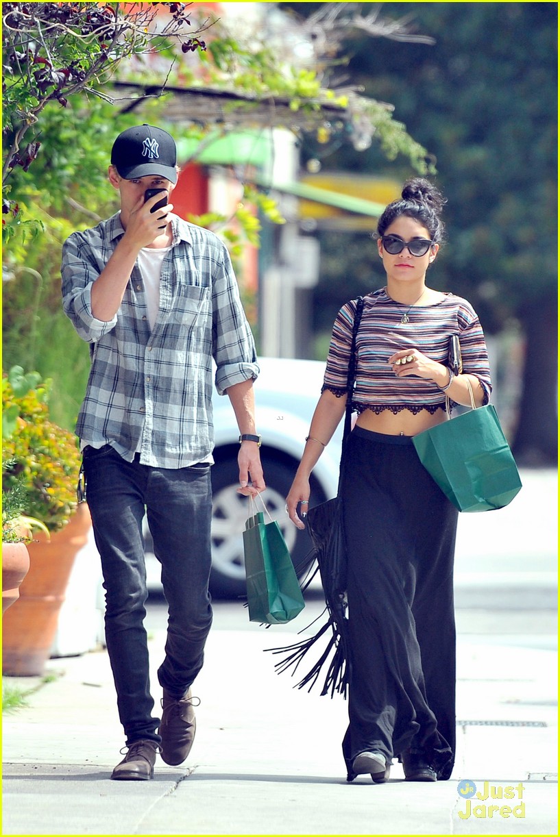 Vanessa Hudgens & Austin Butler: Hollywood Stroll | Photo 488677 ...