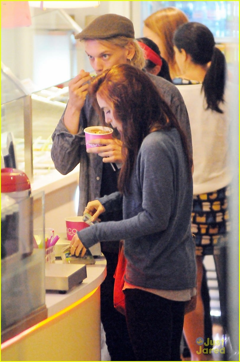 lily collins jamie bower froyo 02