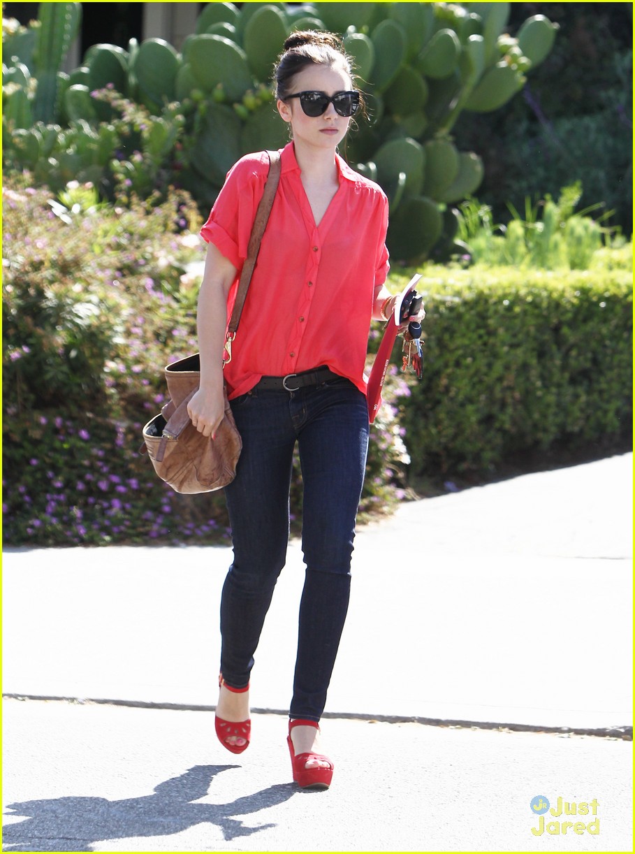 lily collins lunch red top 03