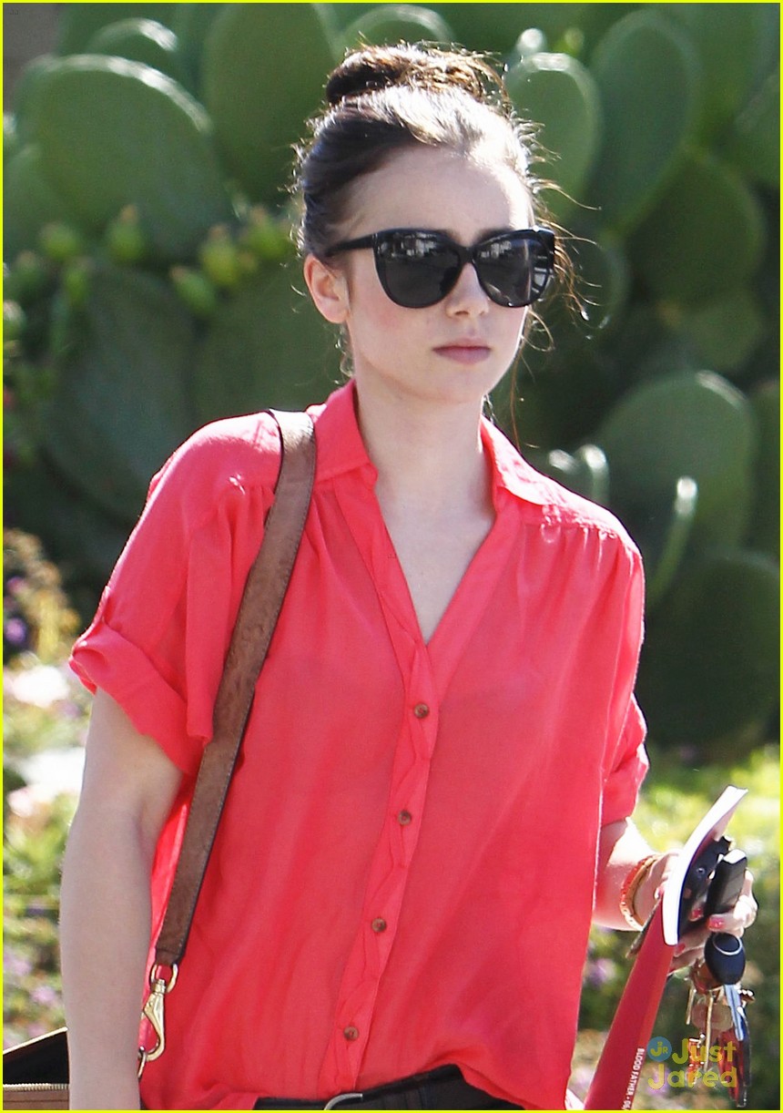lily collins lunch red top 05