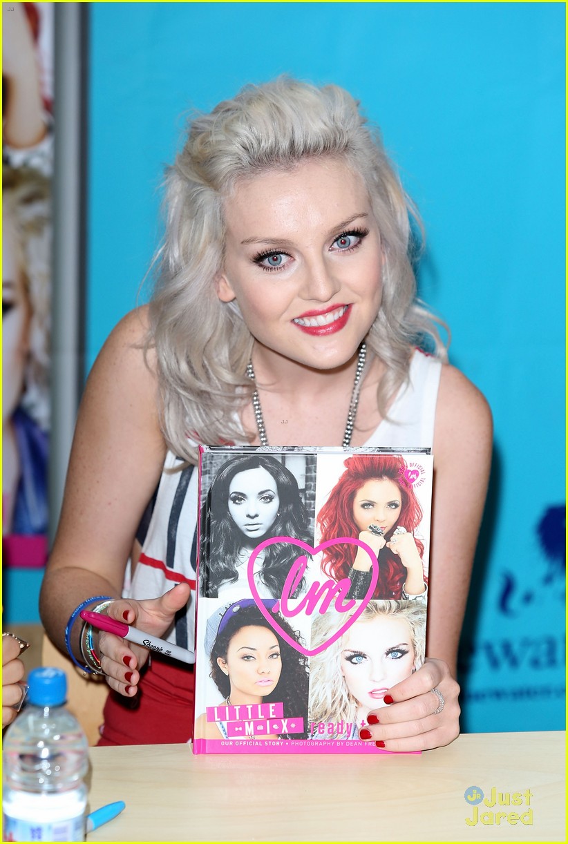 little mix book signing 01