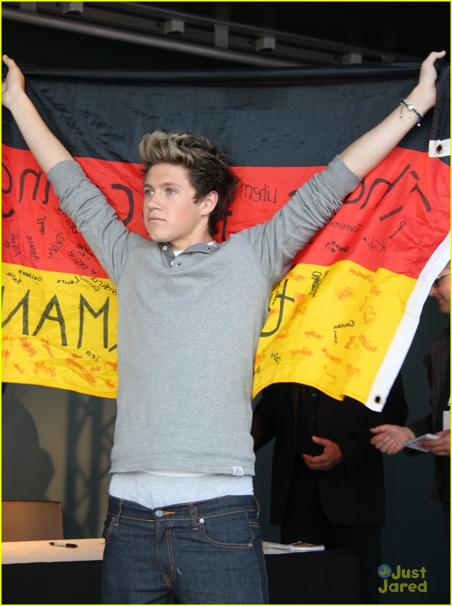 one direction germany signing 01