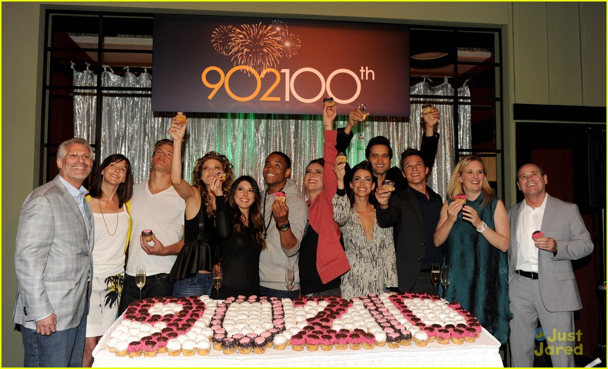 90210 cast celebrate 100 episode 12