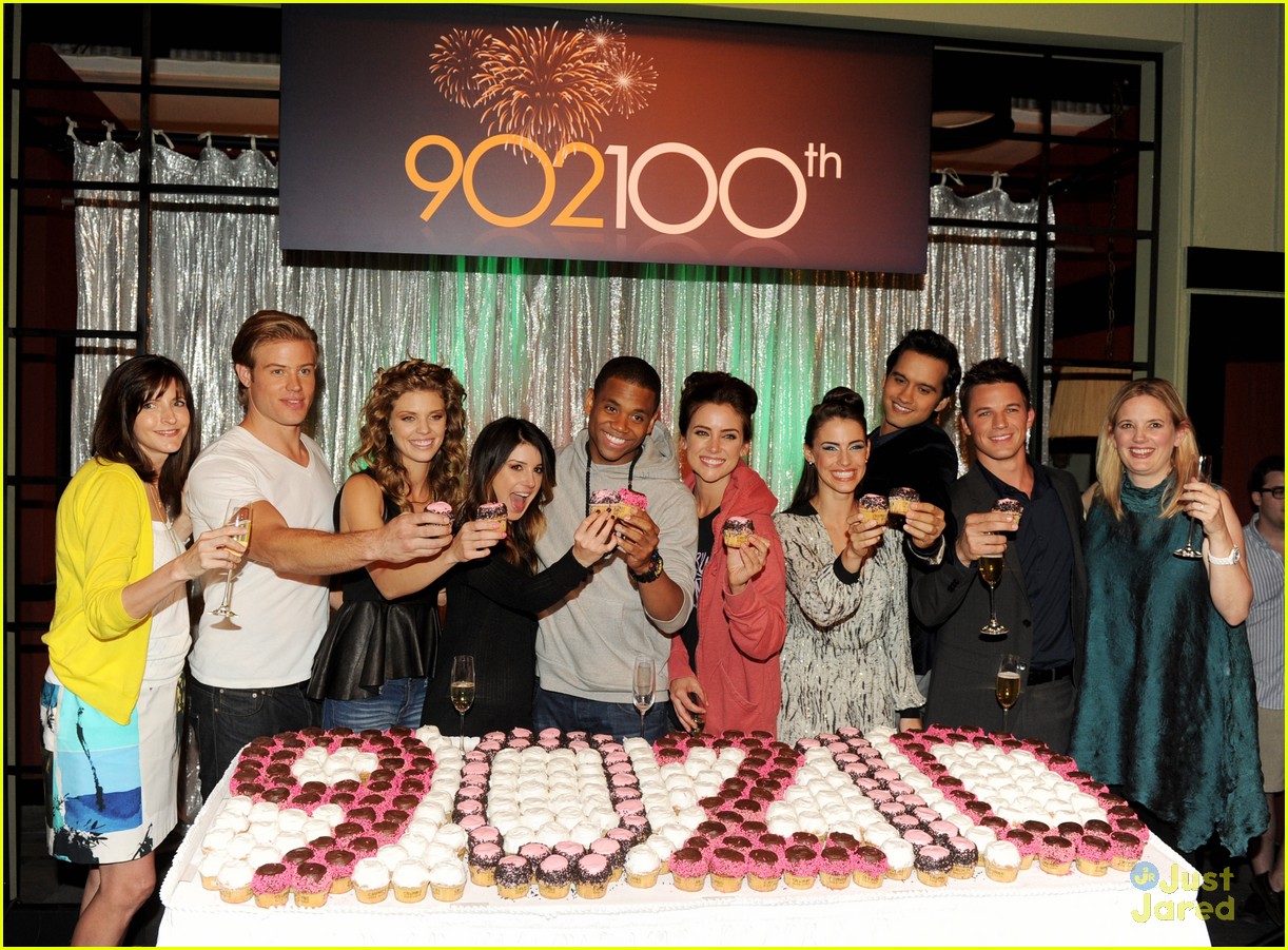 90210 cast celebrate 100 episode 13