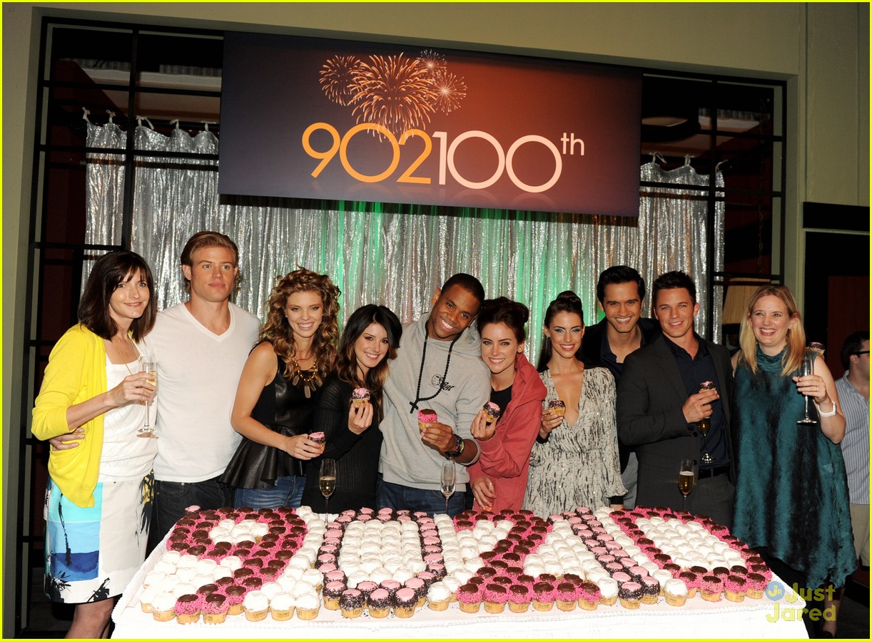 90210 cast celebrate 100 episode 15