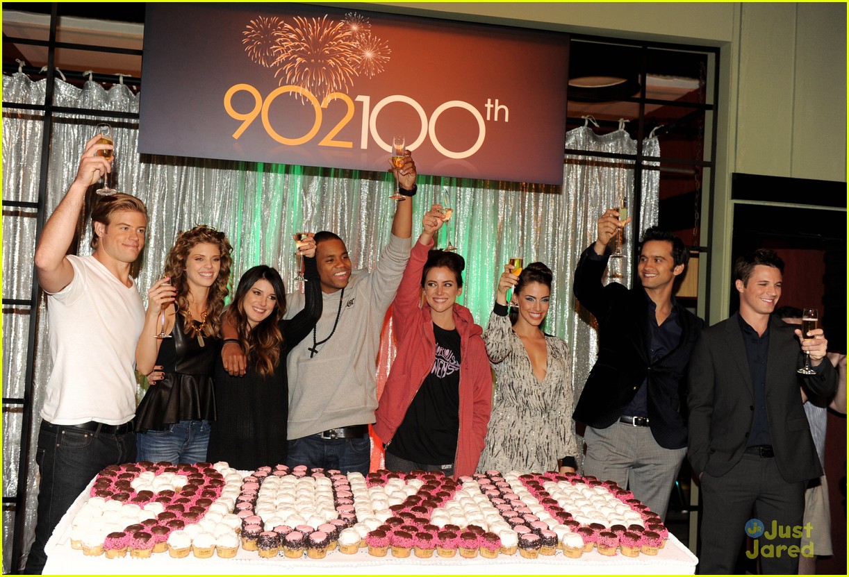90210 cast celebrate 100 episode 18