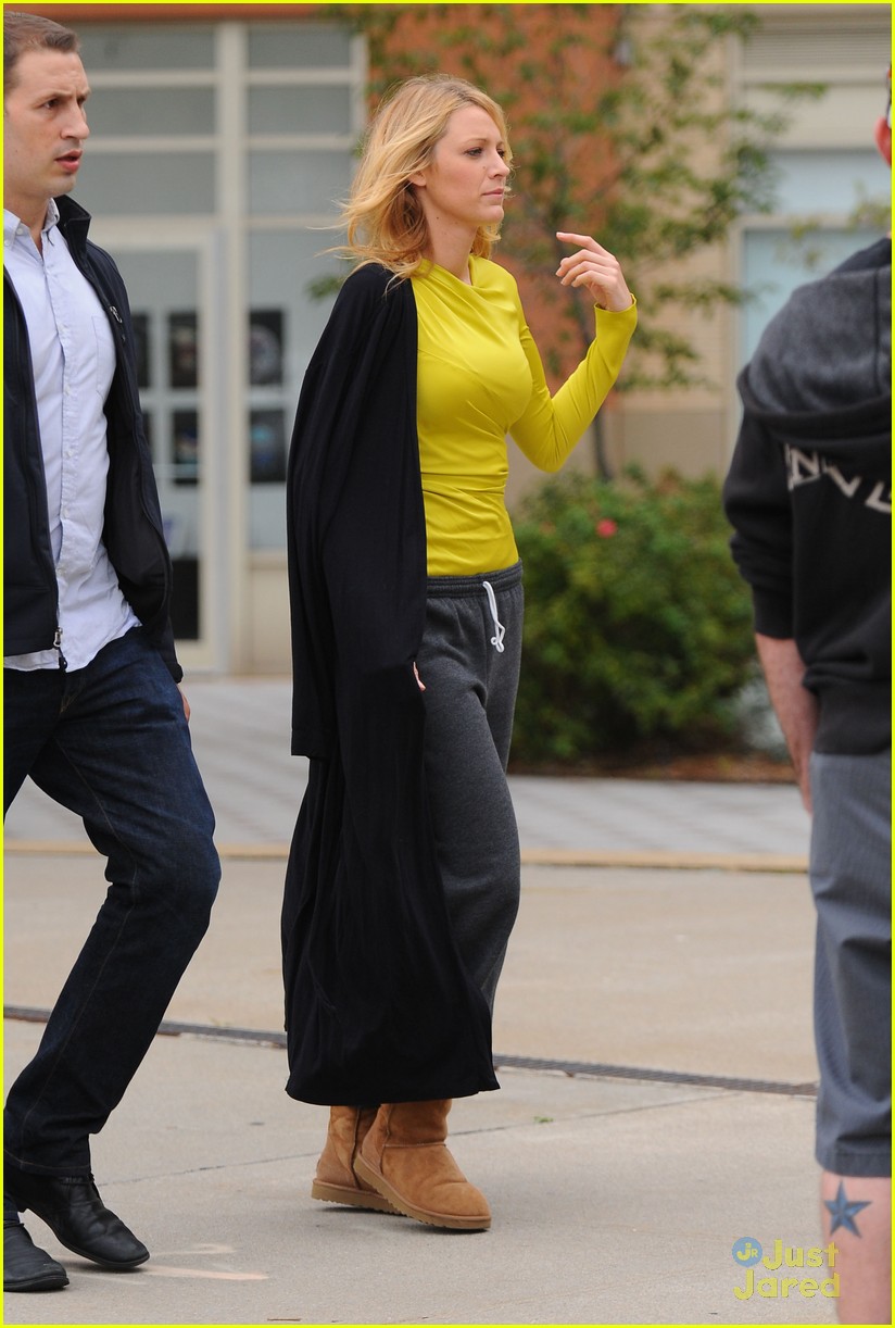 blake lively yellow top gg 01
