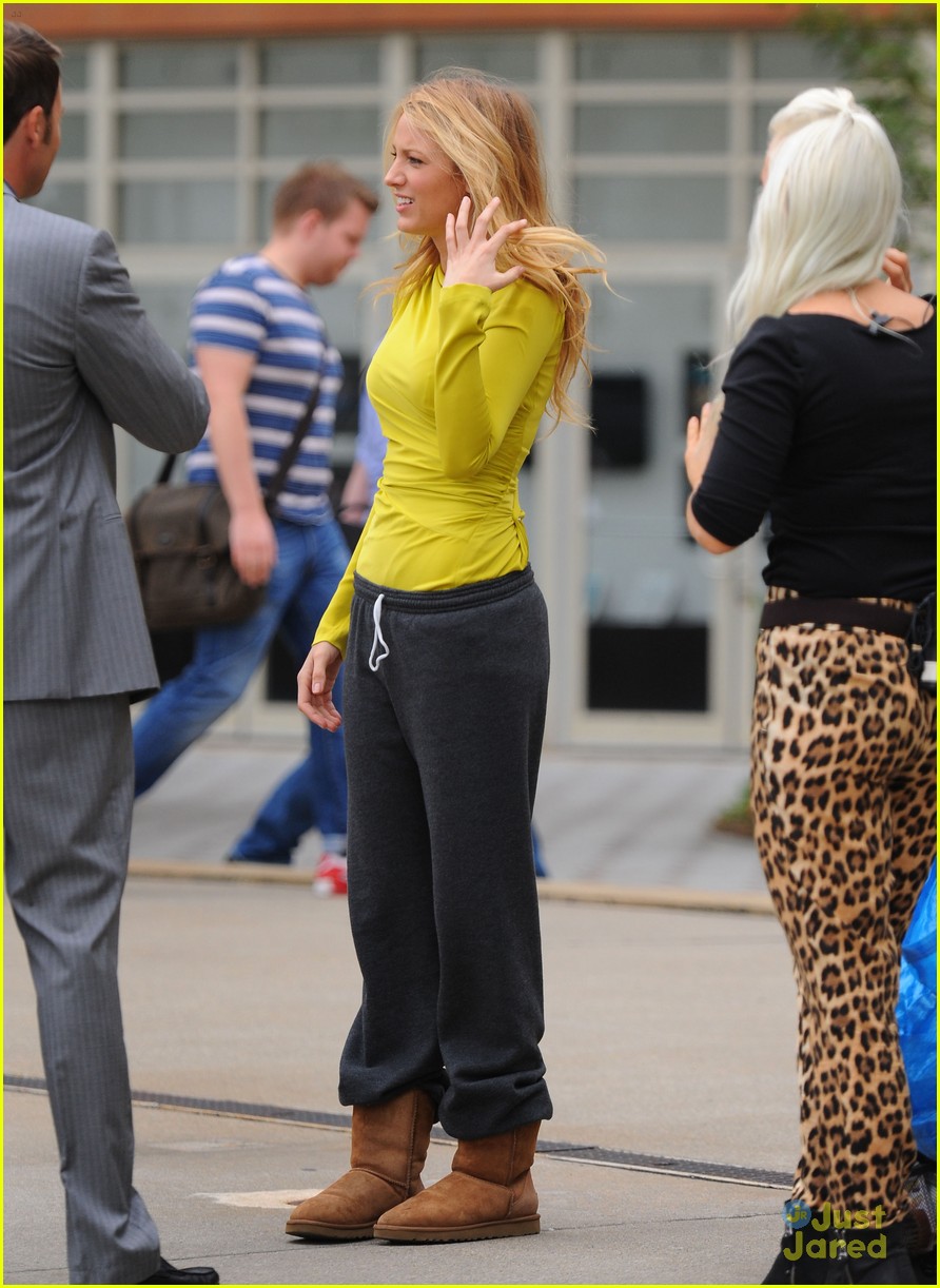 blake lively yellow top gg 03
