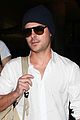 zac efron arrives home from venice 06
